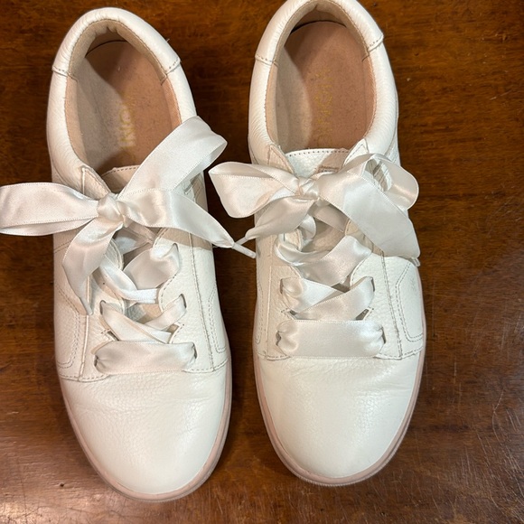 Vionic Chantelle Sneaker size 6.5 - Picture 1 of 8